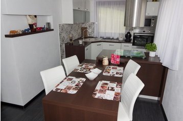 Vasaras māja Valča 8